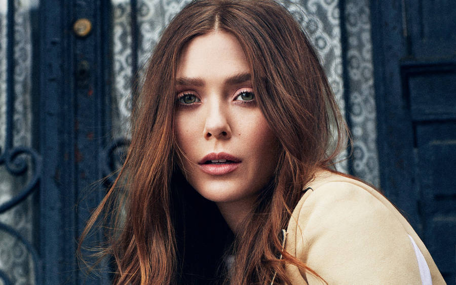 Elizabeth Olsen in the house with